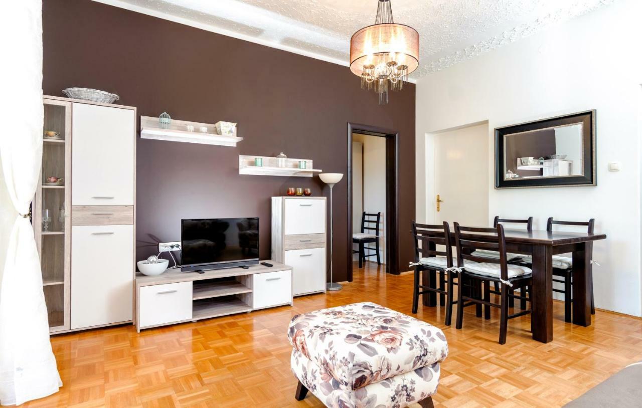 Apartment Yean Kaštela Exteriör bild