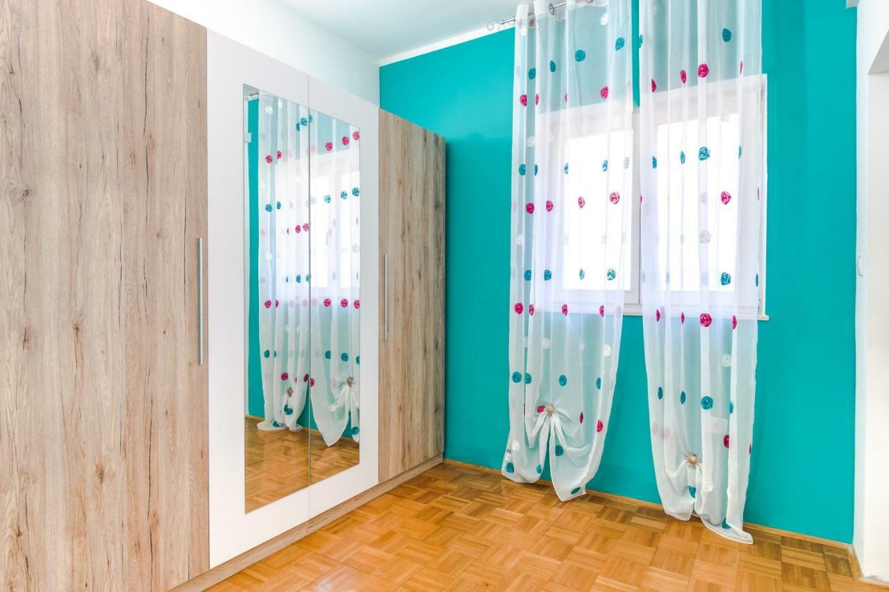 Apartment Yean Kaštela Exteriör bild