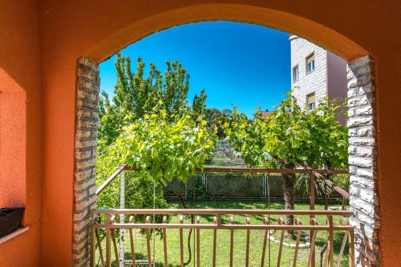 Apartment Yean Kaštela Exteriör bild
