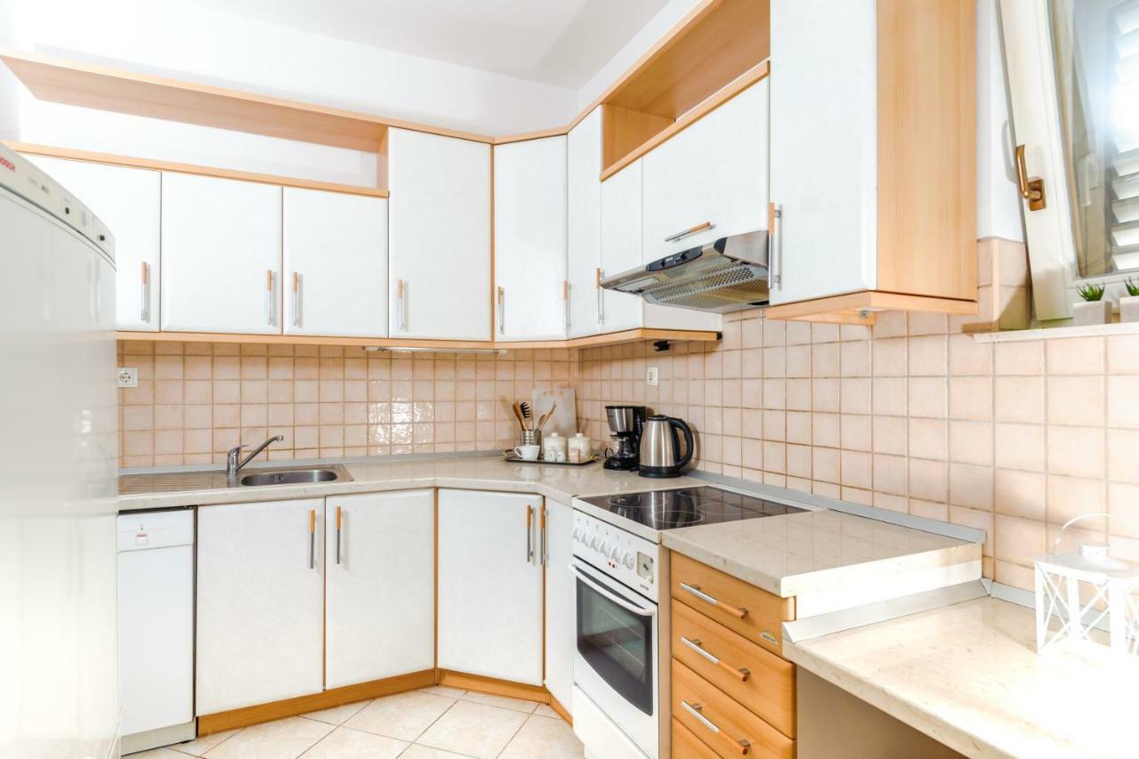 Apartment Yean Kaštela Exteriör bild