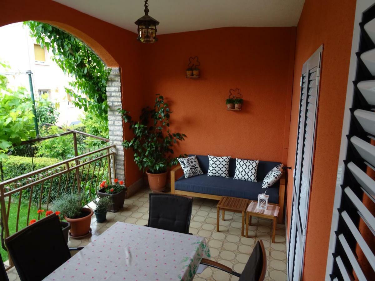 Apartment Yean Kaštela Exteriör bild